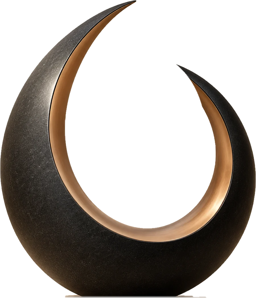 Sculpture en croissant, anthracite à l'extérieur, bronze à l'intérieur